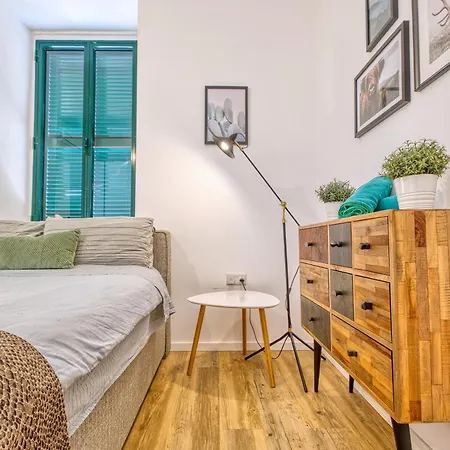 Maltese 1b With Traditional Balcony By Solea