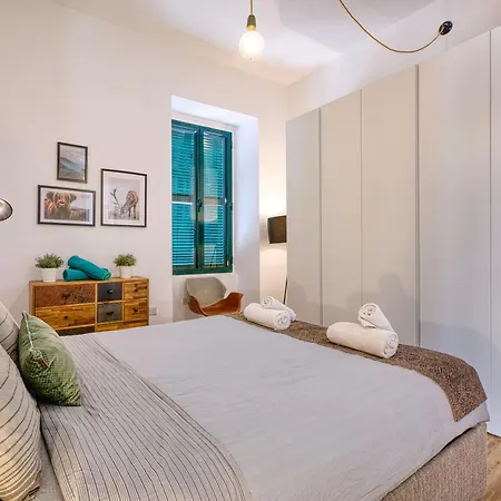 Maltese 1b With Traditional Balcony By Solea *