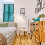 Maltese 1b With Traditional Balcony By Solea