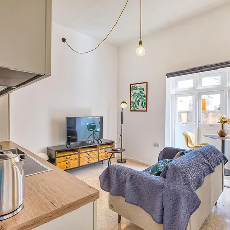 Apartment Maltese 1b With Traditional Balcony By Solea Sliema