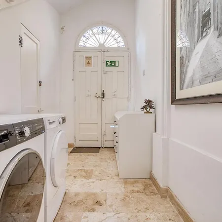 Maltese 1b With Traditional Balcony By Solea