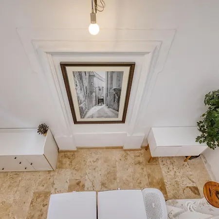 Appartement Maltese 1b With Traditional Balcony By Solea Sliema