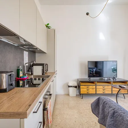 Maltese 1b With Traditional Balcony By Solea Sliema