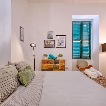 Maltese 1b With Traditional Balcony By Solea *