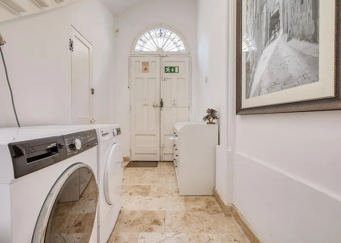 Maltese 1b With Traditional Balcony By Solea