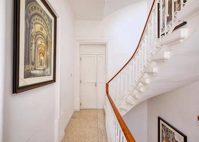 Maltese 1b With Traditional Balcony By Solea *