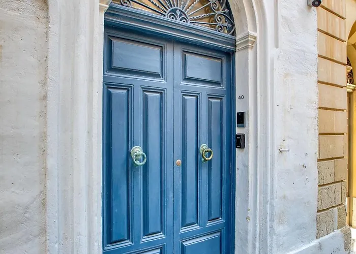 Maltese 1b With Traditional Balcony By Solea 斯利马